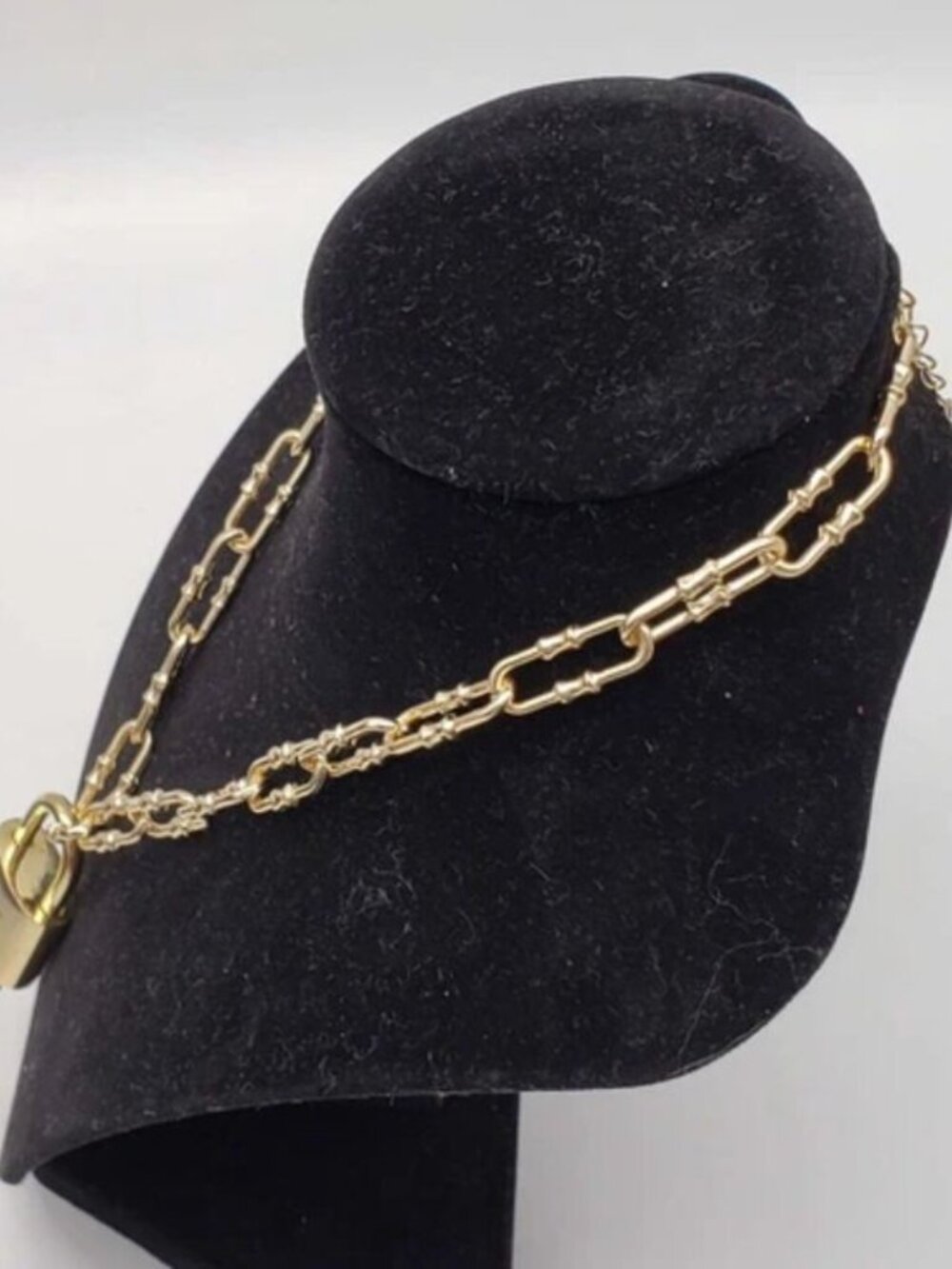 Gold-Plated Necklace with Authentic Louis Vuitton Padlock - Picture 11 of 11
